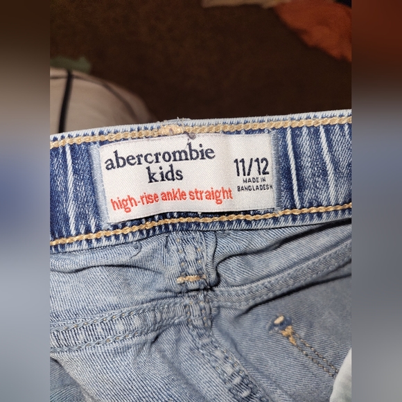 Abercrombie and Fitch Girls Jeans - Picture 9 of 9